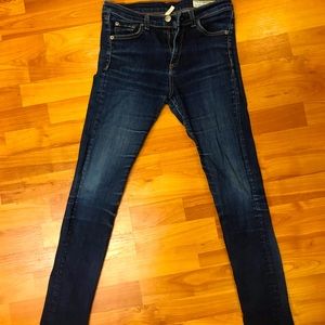 Rag and Bone size 28 mid rise waisted jeans. Great condition